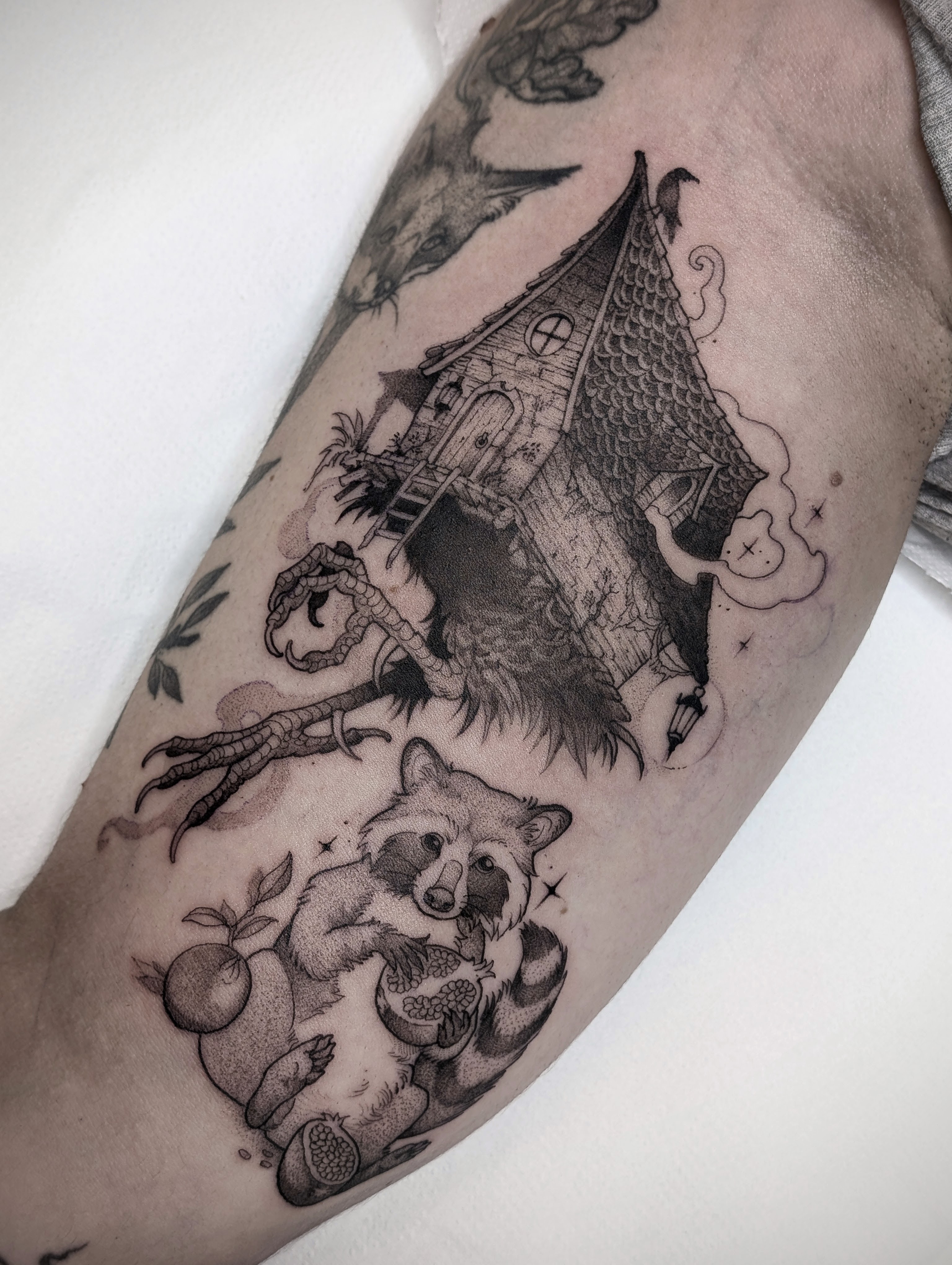 Tatuaje 1: blackwork, línea fina e ilustración por Anita en Frio Norte Tattoo, Vigo
