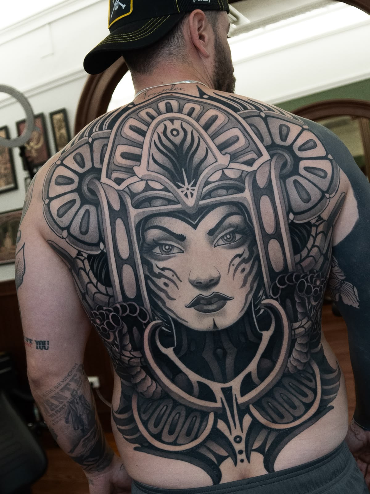 Tatuaje 3: blackwork ornamental y neotradicional por Gas en Frio Norte Tattoo, Vigo
